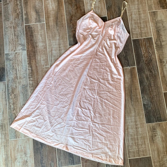 ✨ Vintage 60’s Champagne Slip Dress - Picture 3 of 8